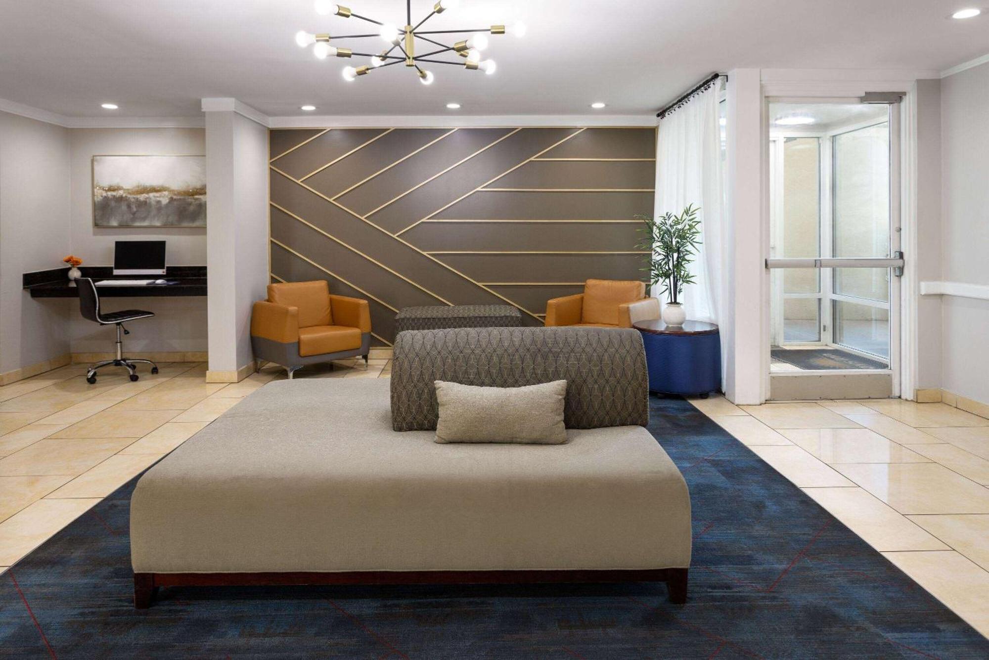 Days Inn By Wyndham Florence Near Civic Center Zewnętrze zdjęcie