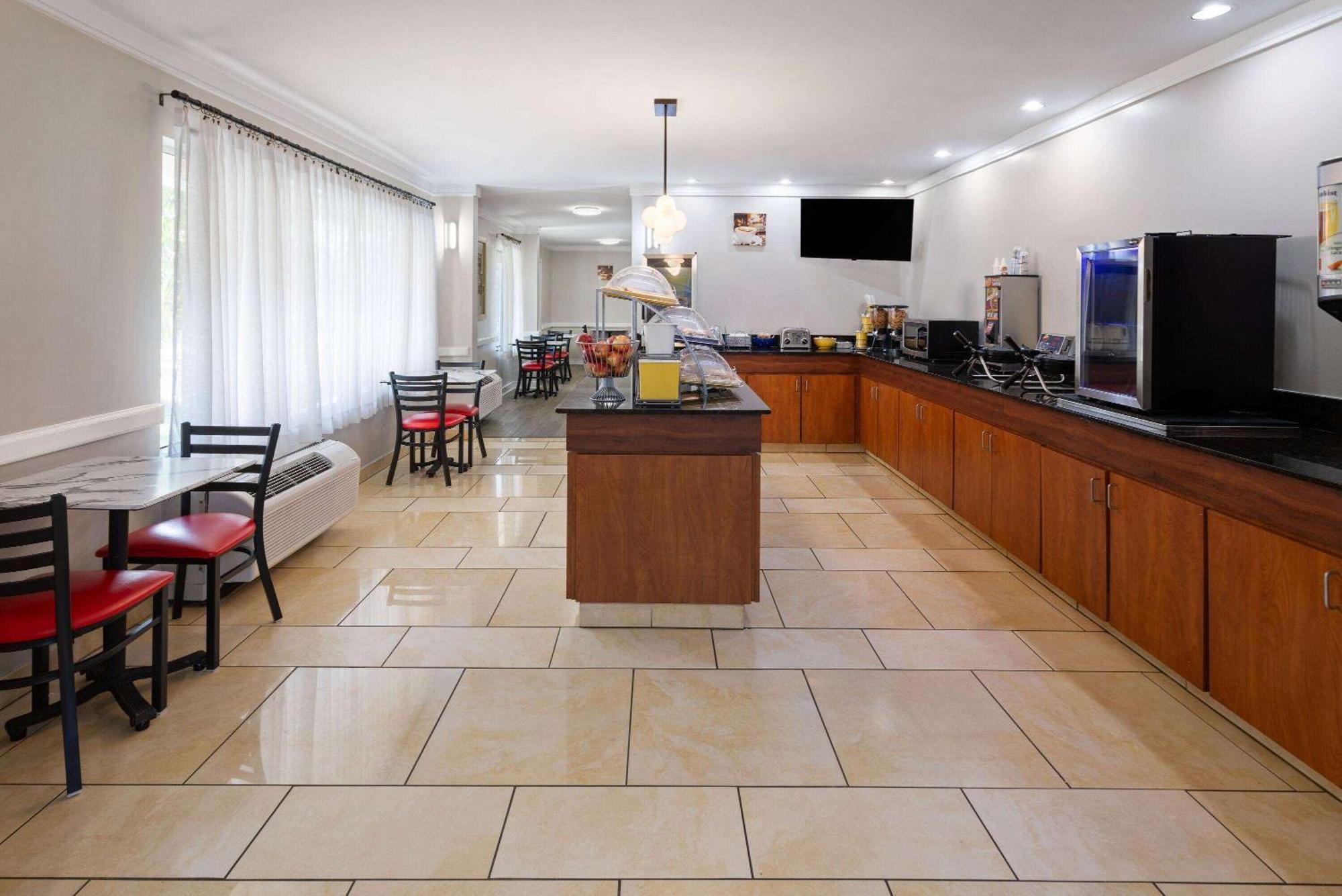 Days Inn By Wyndham Florence Near Civic Center Zewnętrze zdjęcie